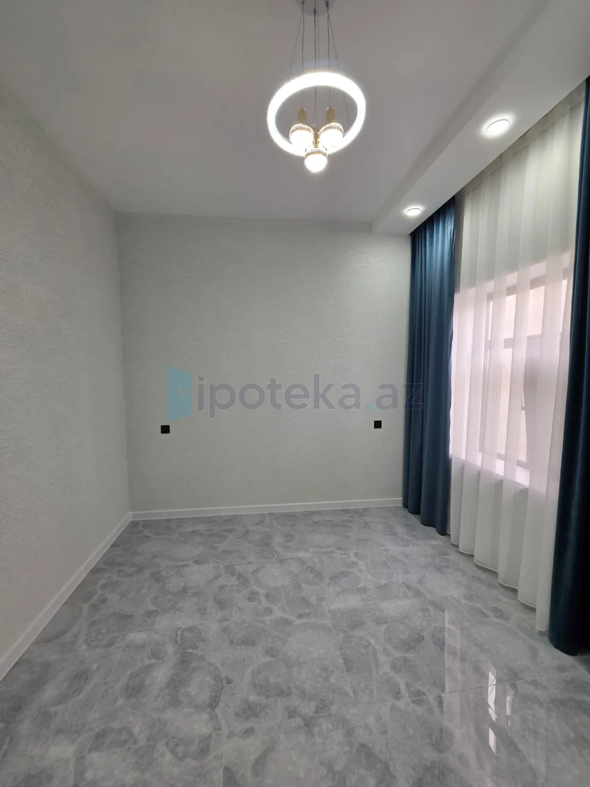 Satılır 4 otaqlı mənzil 150 m²