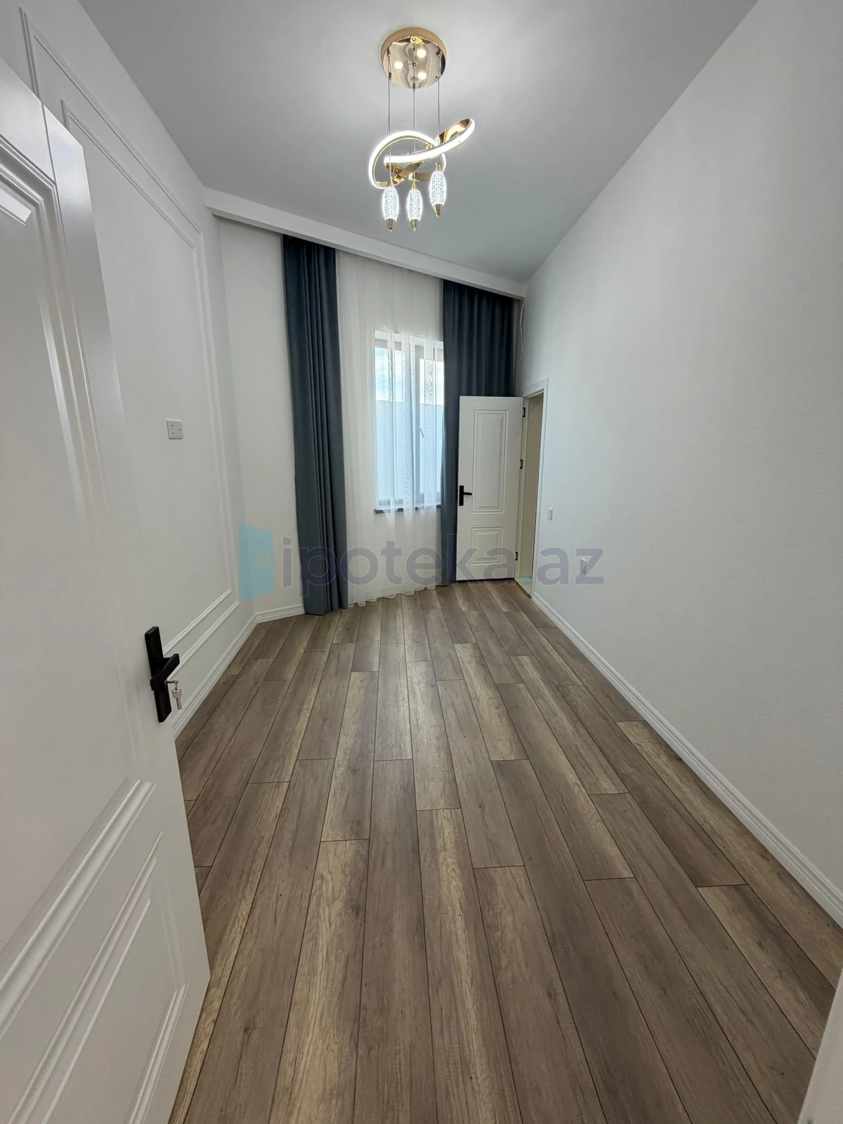 Satılır 4 otaqlı mənzil 150 m²