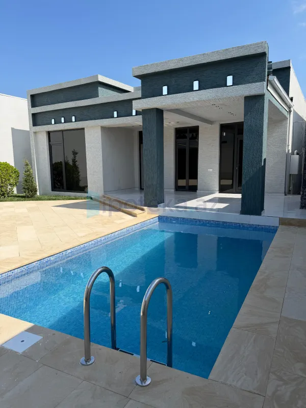 Satılır 4 otaqlı mənzil 150 m²