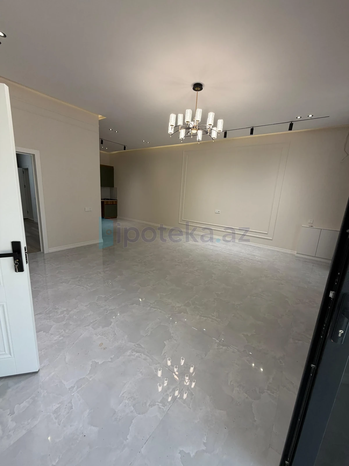 Satılır 4 otaqlı mənzil 150 m²