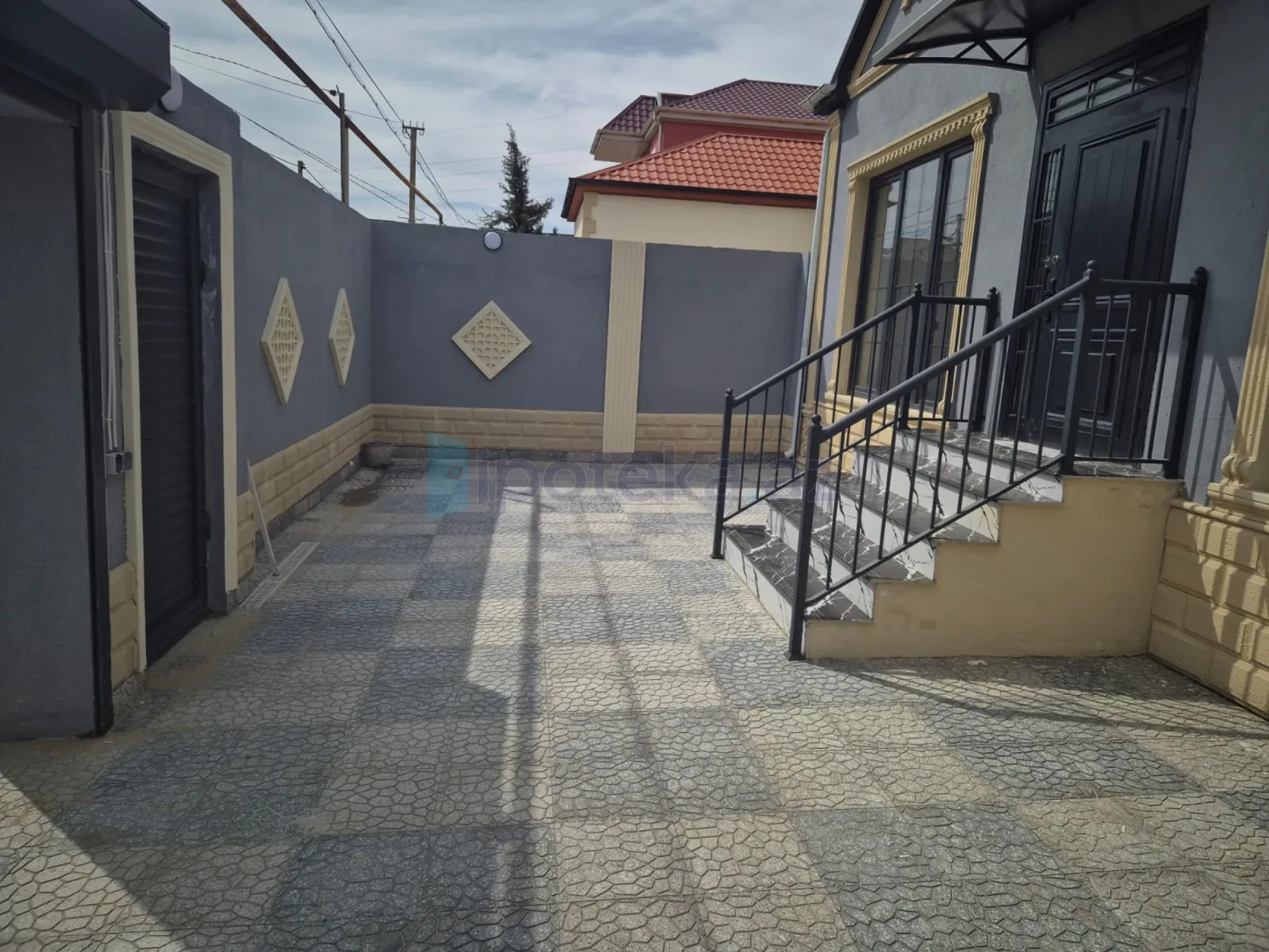 Satılır 4 otaqlı həyət evi 120 m²