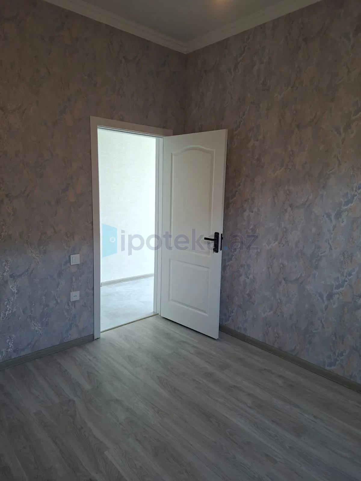 Satılır 4 otaqlı mənzil 125 m²