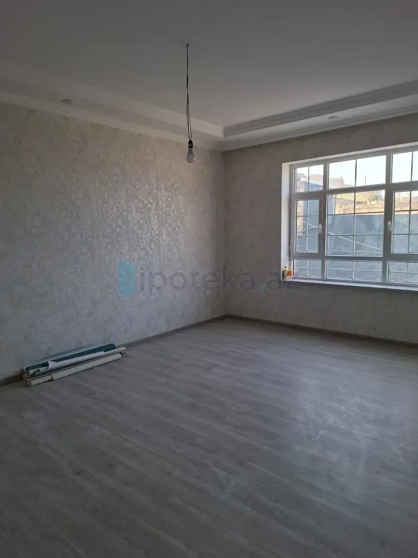 Satılır 4 otaqlı mənzil 125 m²