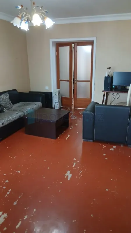 Satılır 3 otaqlı köhnə tikili 68 m²