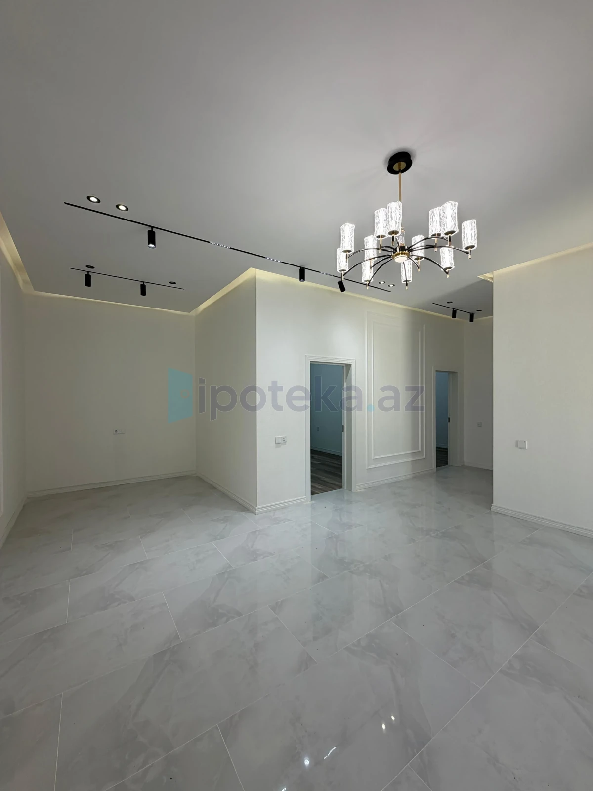 Satılır 4 otaqlı mənzil 130 m²