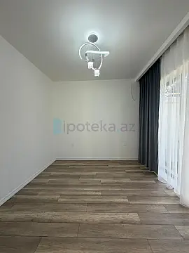 Satılır 4 otaqlı mənzil 130 m²