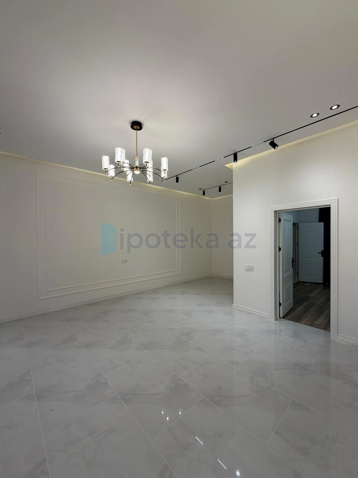 Satılır 4 otaqlı mənzil 130 m²