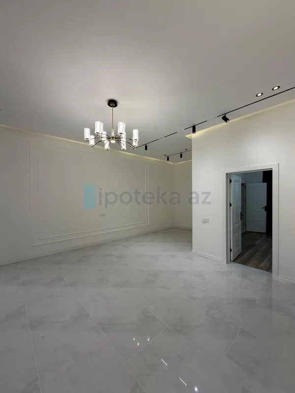Satılır 4 otaqlı mənzil 130 m²