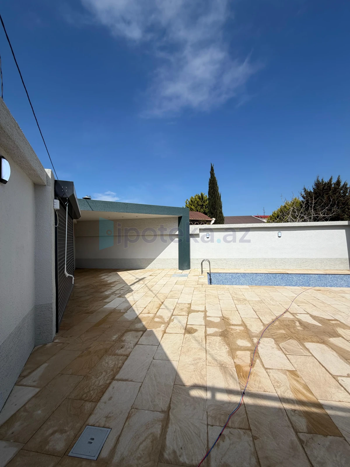 Satılır 4 otaqlı mənzil 130 m²