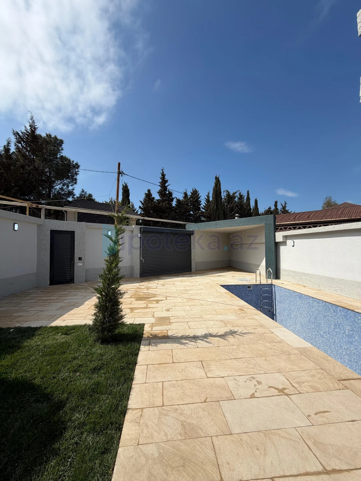 Satılır 4 otaqlı mənzil 130 m²