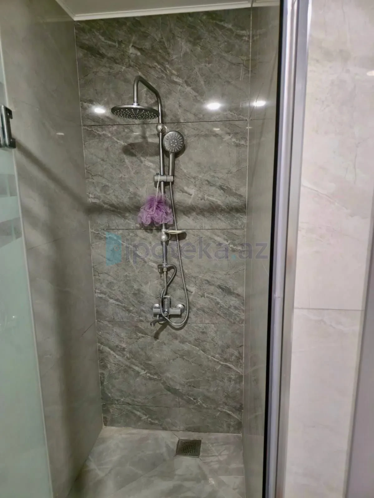 Satılır 2 otaqlı yeni tikili 68 m²