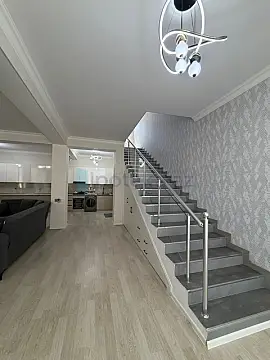 Satılır 4 otaqlı mənzil 140 m²