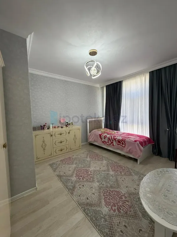 Satılır 4 otaqlı mənzil 140 m²