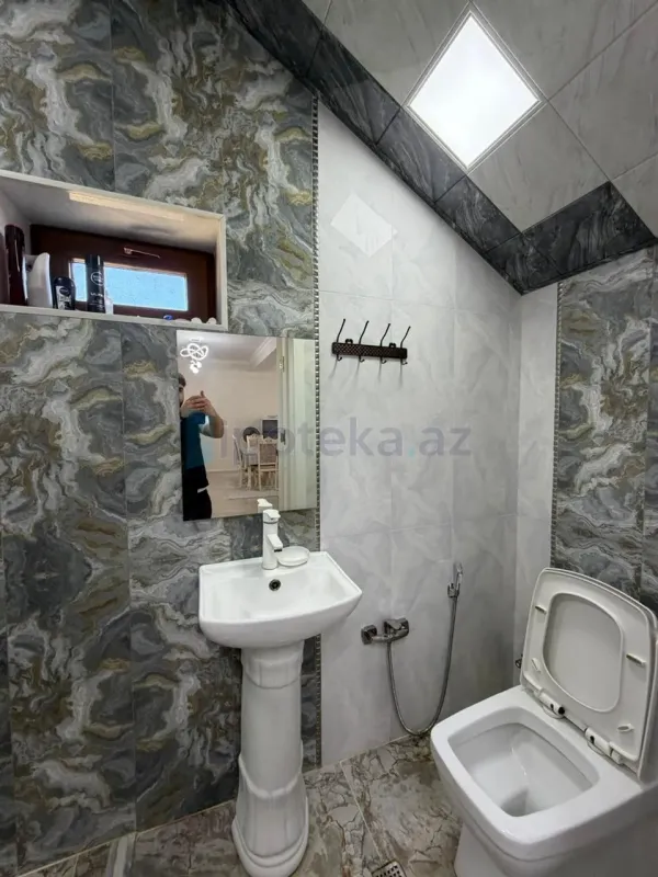 Satılır 4 otaqlı mənzil 140 m²