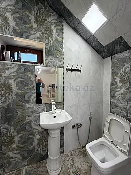 Satılır 4 otaqlı mənzil 140 m²