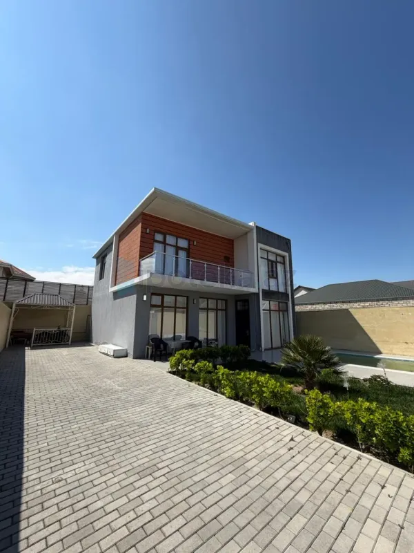 Satılır 4 otaqlı mənzil 140 m²