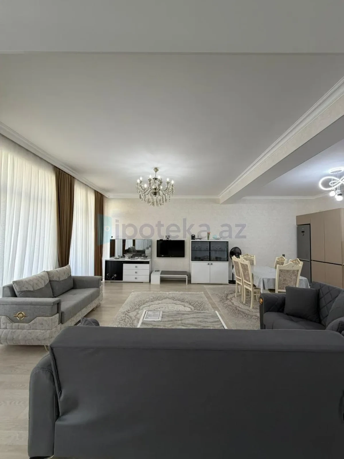 Satılır 4 otaqlı mənzil 140 m²