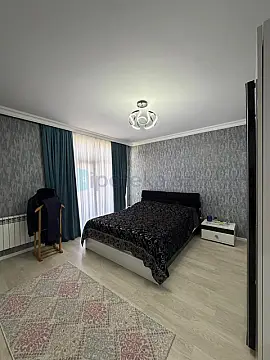 Satılır 4 otaqlı mənzil 140 m²