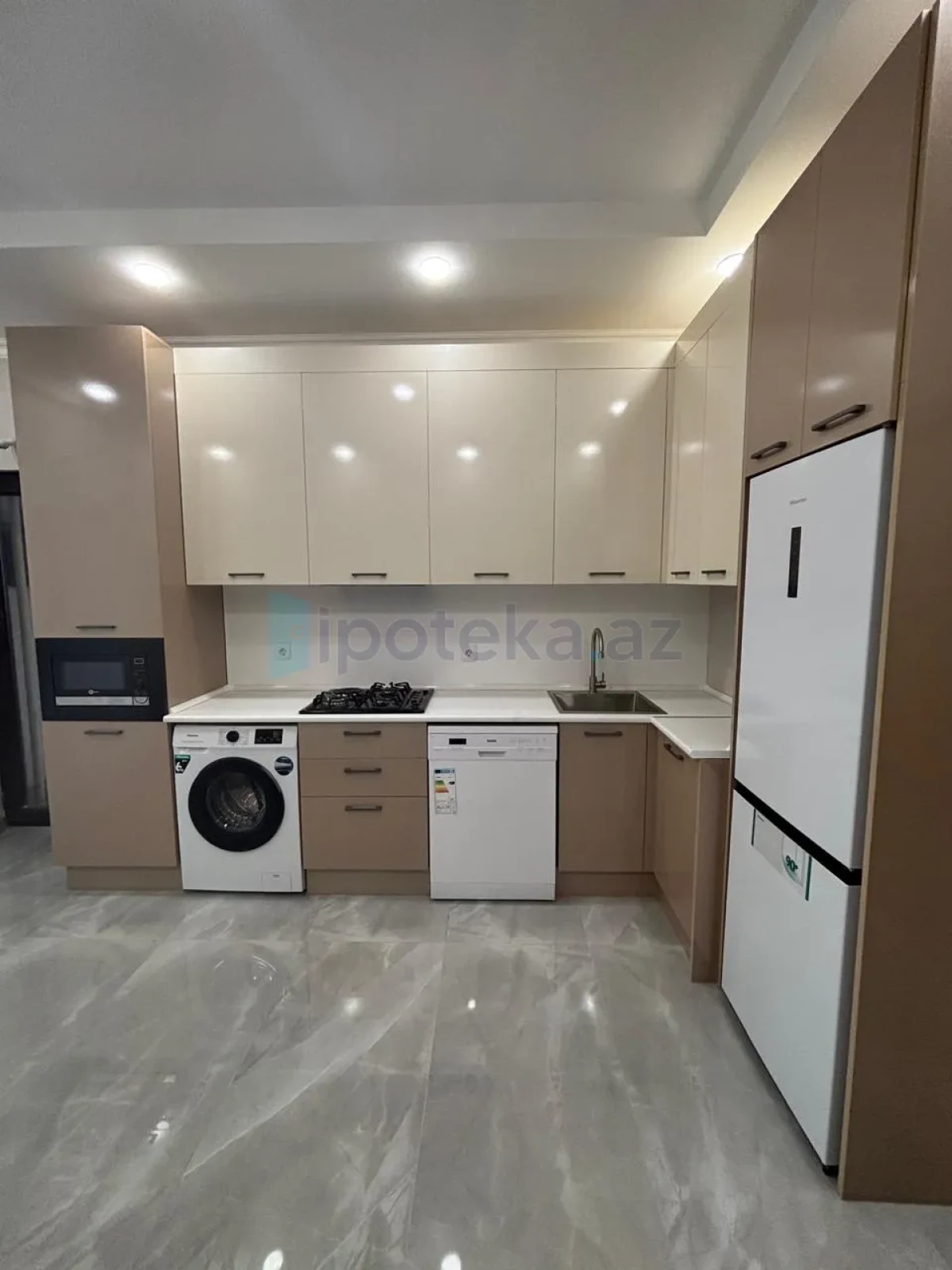 Satılır 2 otaqlı yeni tikili 82 m²