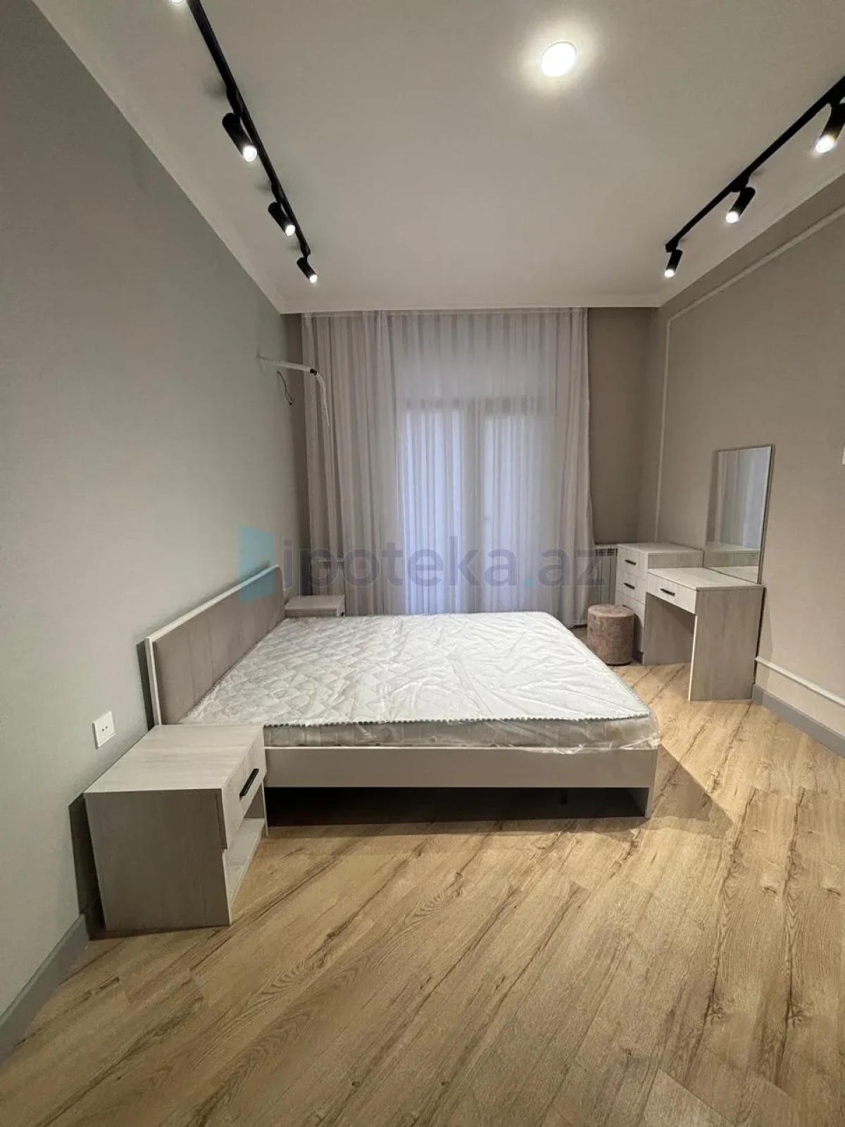 Satılır 2 otaqlı yeni tikili 82 m²