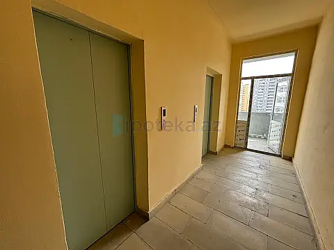 Satılır 2 otaqlı yeni tikili 75 m²