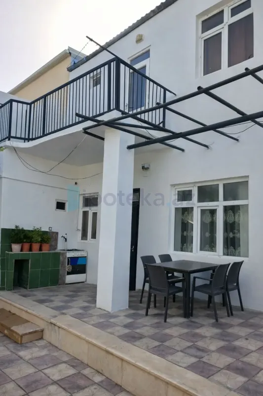 Satılır 5 otaqlı mənzil 190 m²