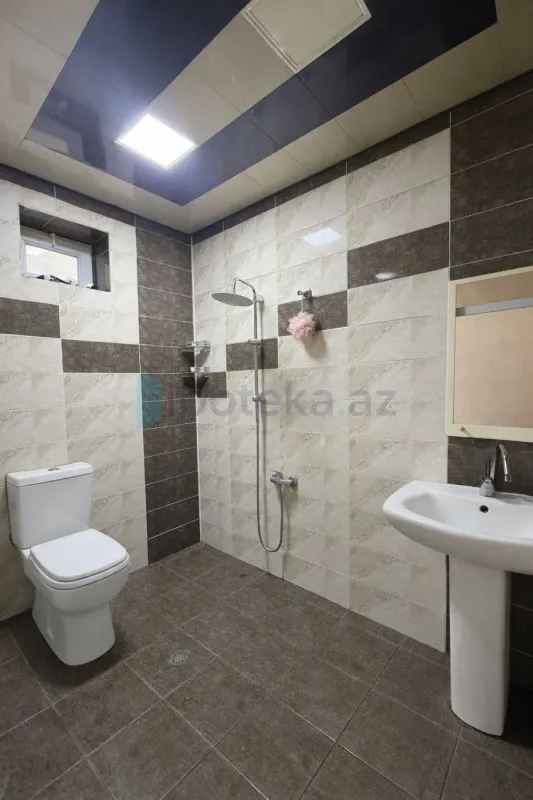 Satılır 5 otaqlı mənzil 190 m²