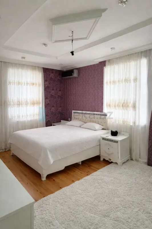 Satılır 5 otaqlı mənzil 190 m²