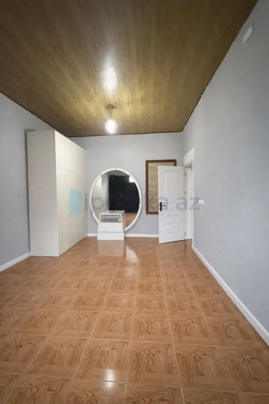 Satılır 5 otaqlı mənzil 190 m²