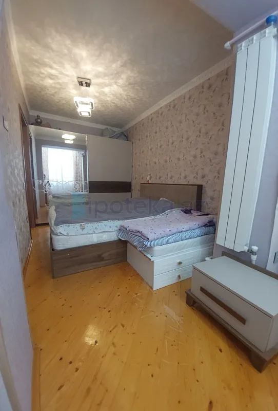 Satılır 2 otaqlı köhnə tikili 42 m²