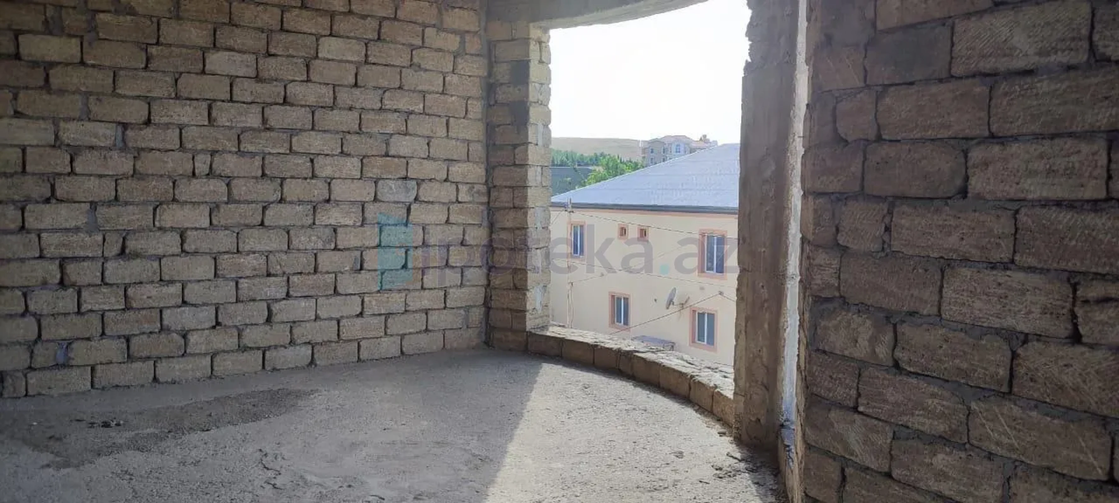 Satılır 8 otaqlı mənzil 750 m²