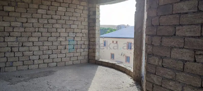 Satılır 8 otaqlı mənzil 750 m²