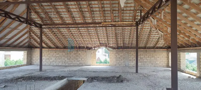 Satılır 8 otaqlı mənzil 750 m²