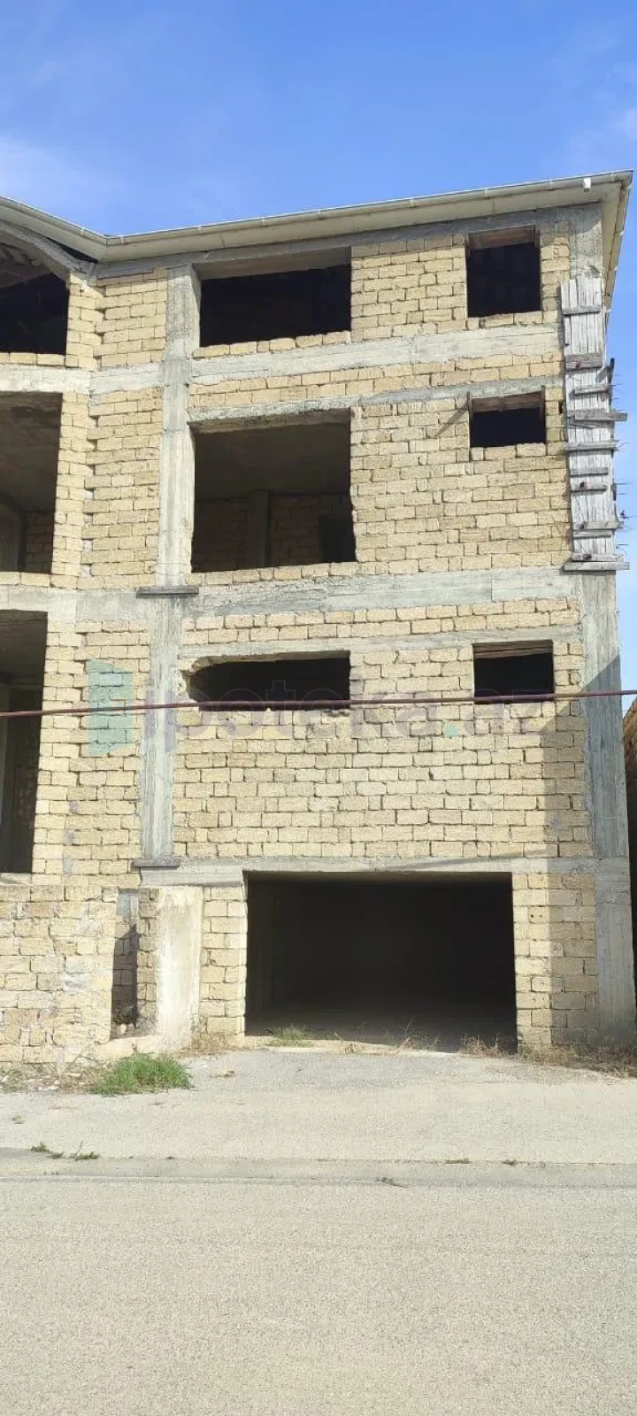 Satılır 8 otaqlı mənzil 750 m²