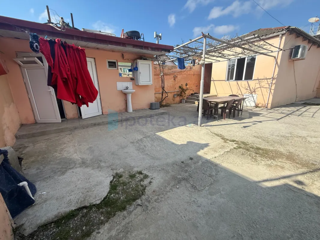 Satılır 6 otaqlı həyət evi 140 m²