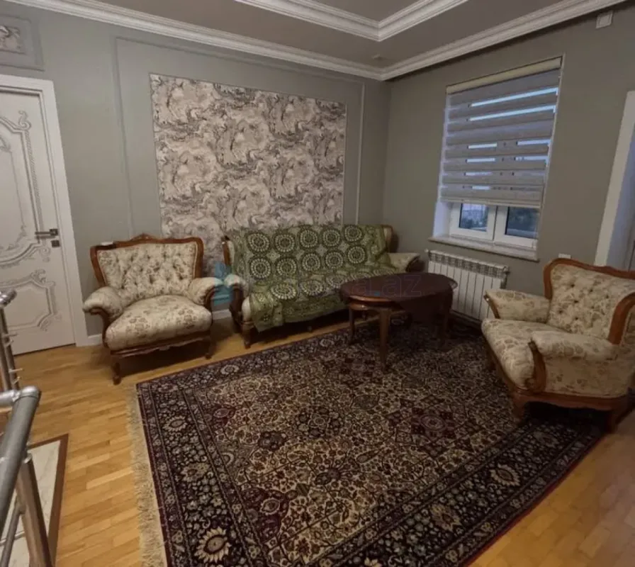 Satılır 4 otaqlı mənzil 200 m²