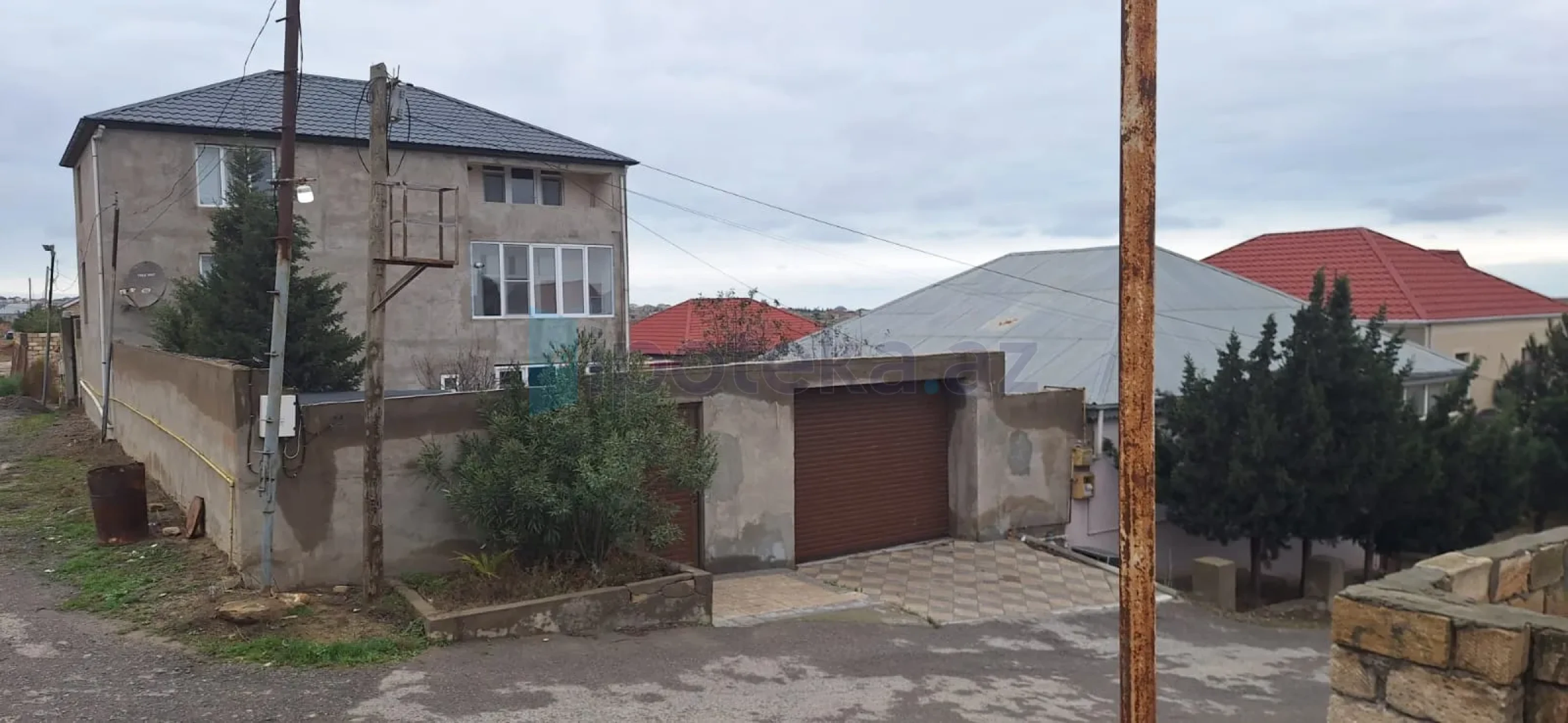 Satılır 8 otaqlı həyət evi 142 m²