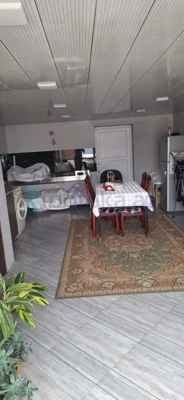 Satılır 8 otaqlı həyət evi 142 m²