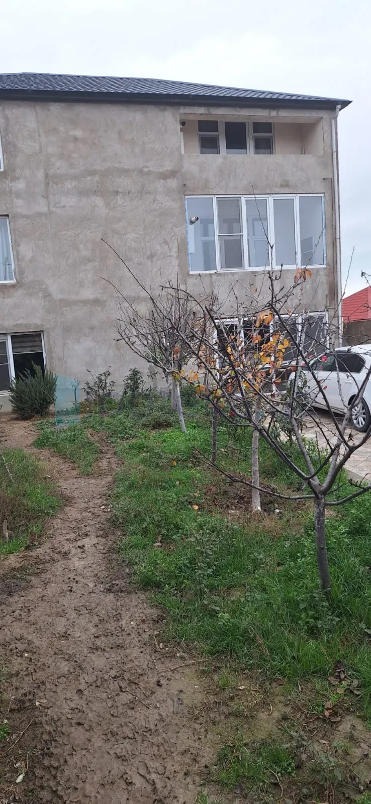 Satılır 8 otaqlı həyət evi 142 m²