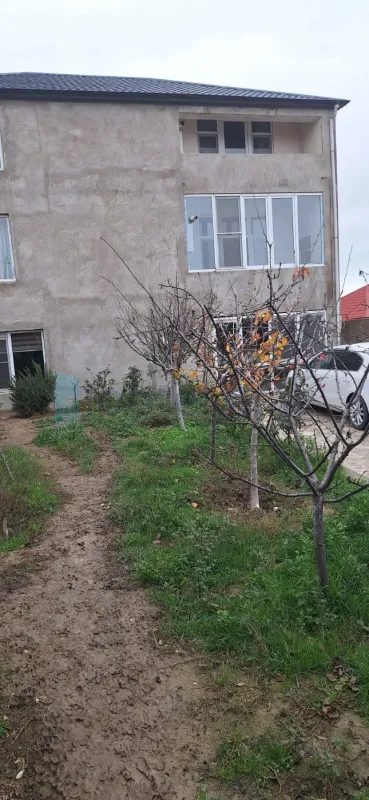 Satılır 8 otaqlı həyət evi 142 m²