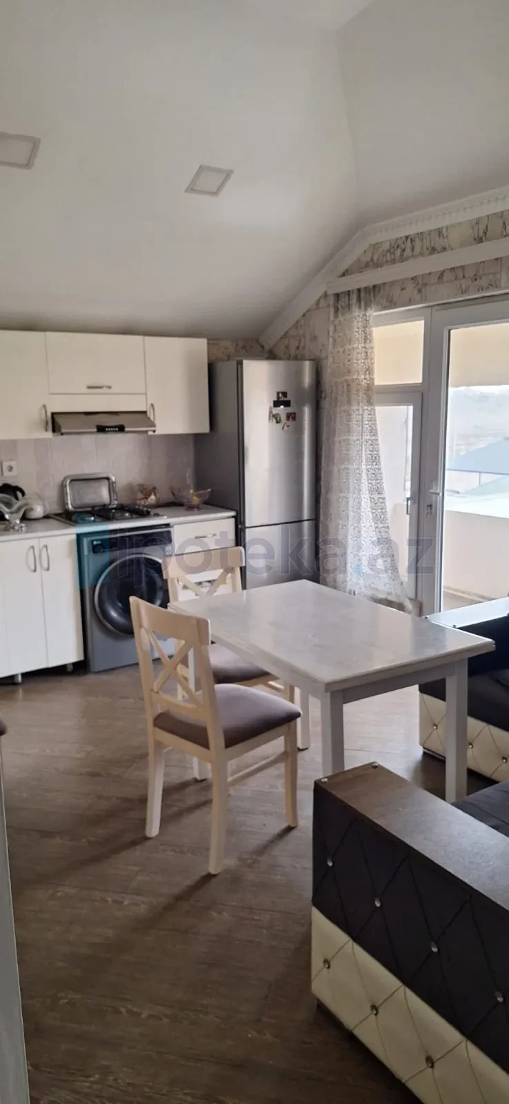 Satılır 8 otaqlı həyət evi 142 m²