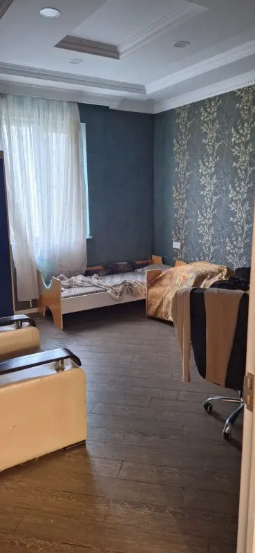 Satılır 8 otaqlı həyət evi 142 m²