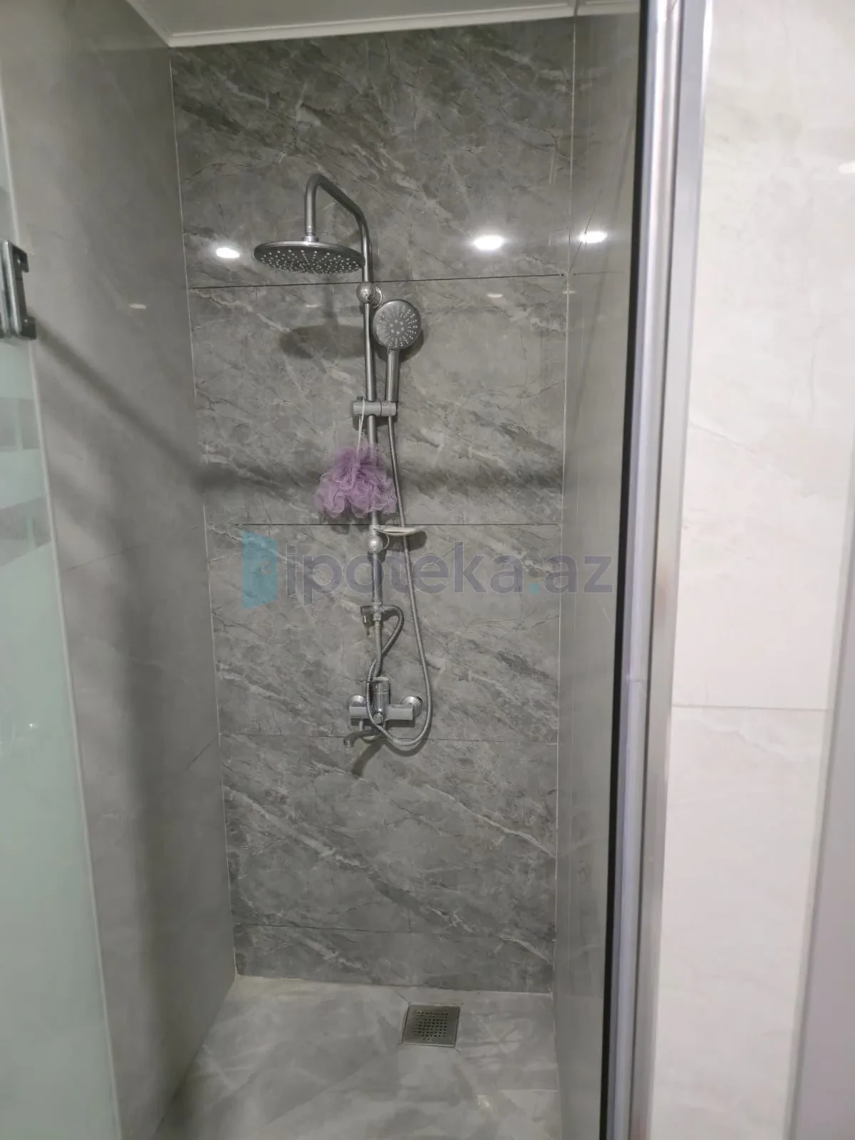 Satılır 2 otaqlı yeni tikili 68 m²