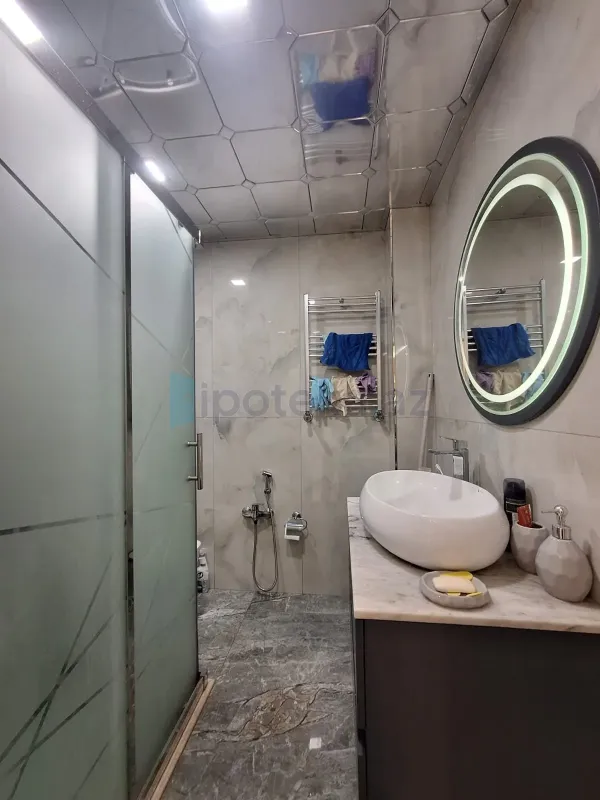 Satılır 3 otaqlı köhnə tikili 80 m²