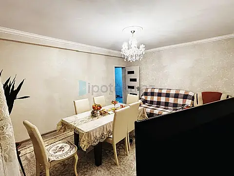 Satılır 4 otaqlı köhnə tikili 100 m²