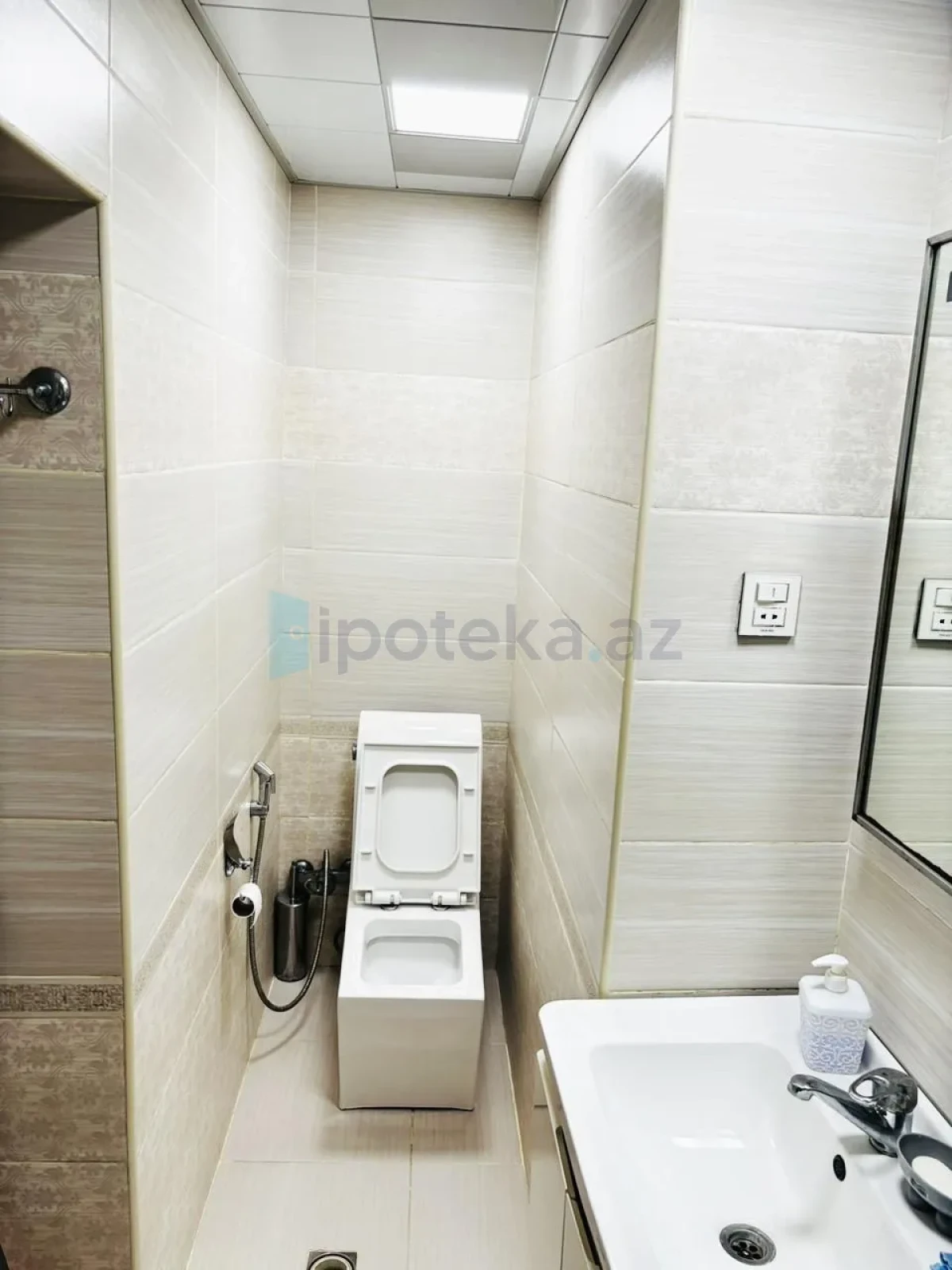 Satılır 4 otaqlı köhnə tikili 100 m²