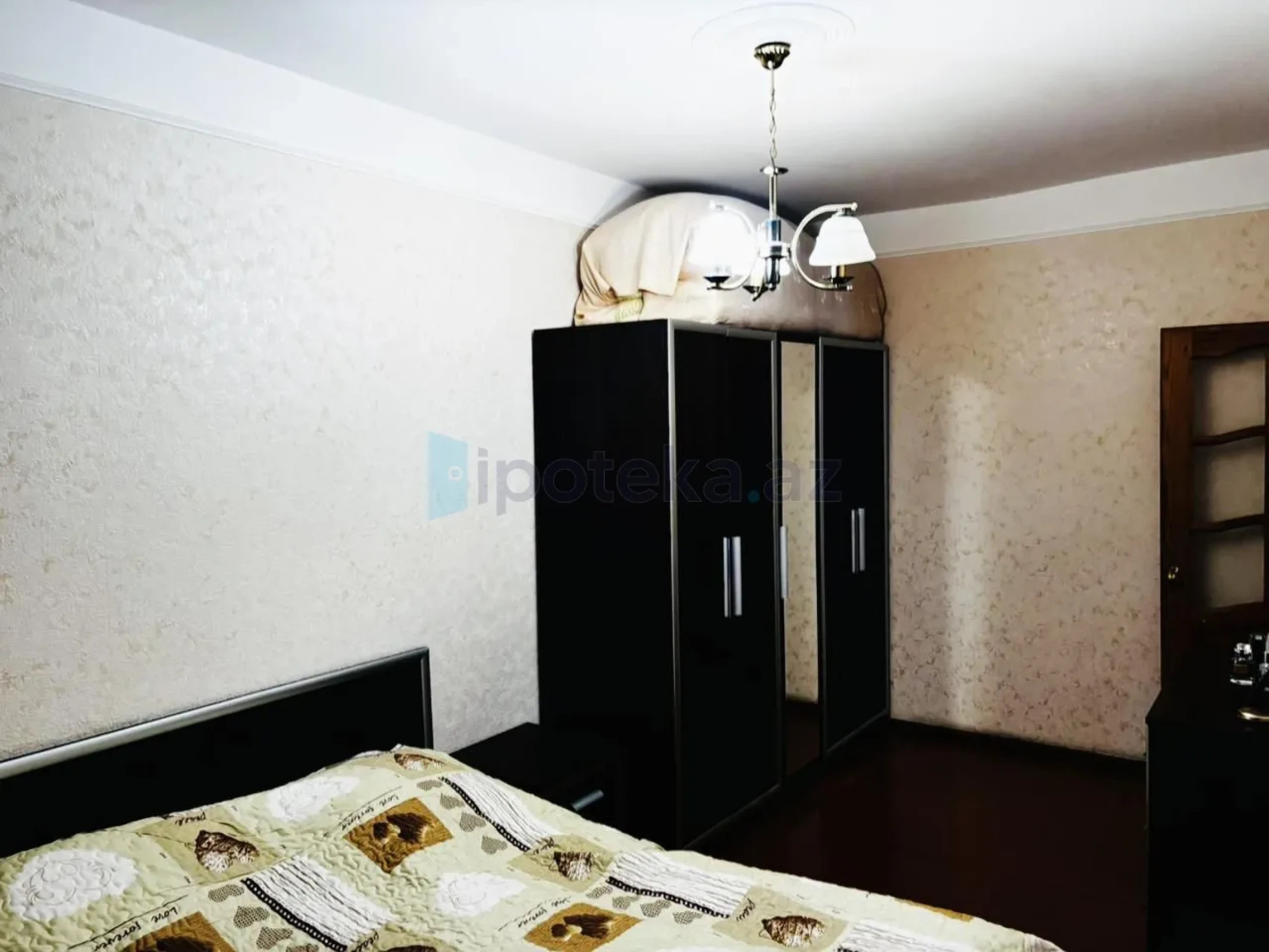 Satılır 4 otaqlı köhnə tikili 100 m²