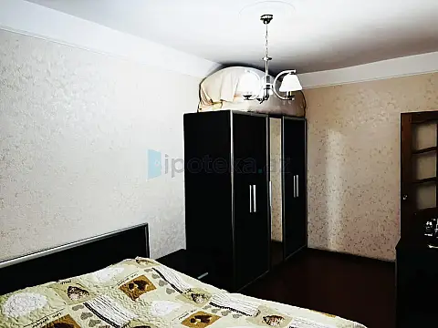 Satılır 4 otaqlı köhnə tikili 100 m²