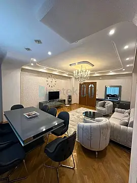 Satılır 4 otaqlı yeni tikili 180 m²