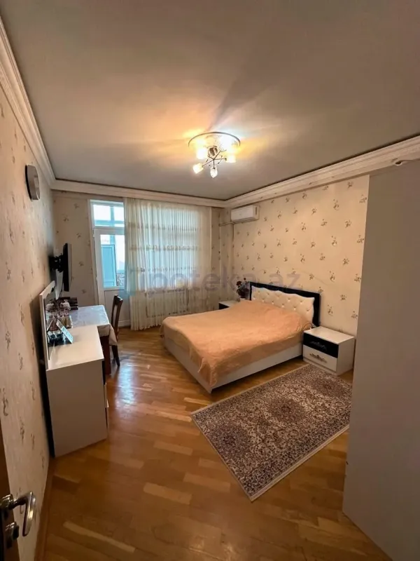 Satılır 4 otaqlı yeni tikili 180 m²